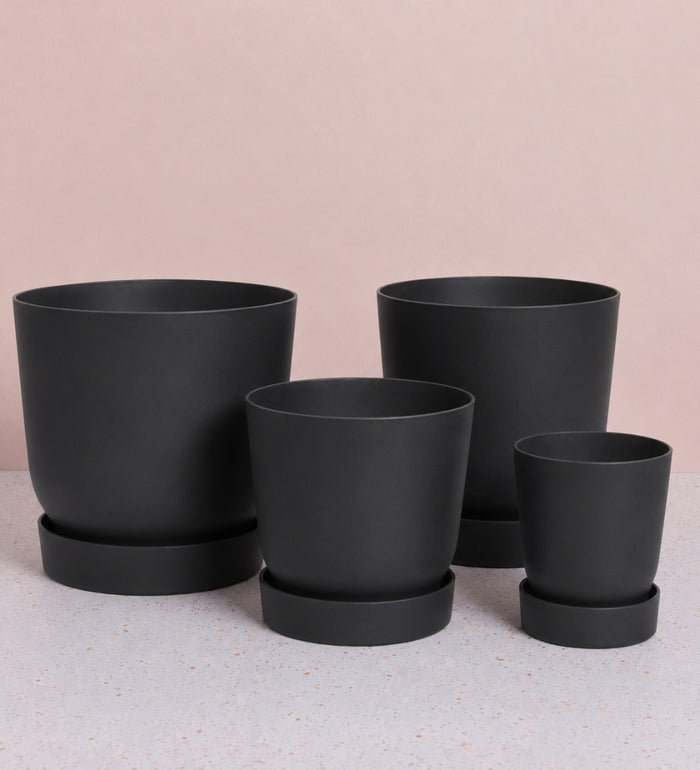 Elho Greenville Pot range in black