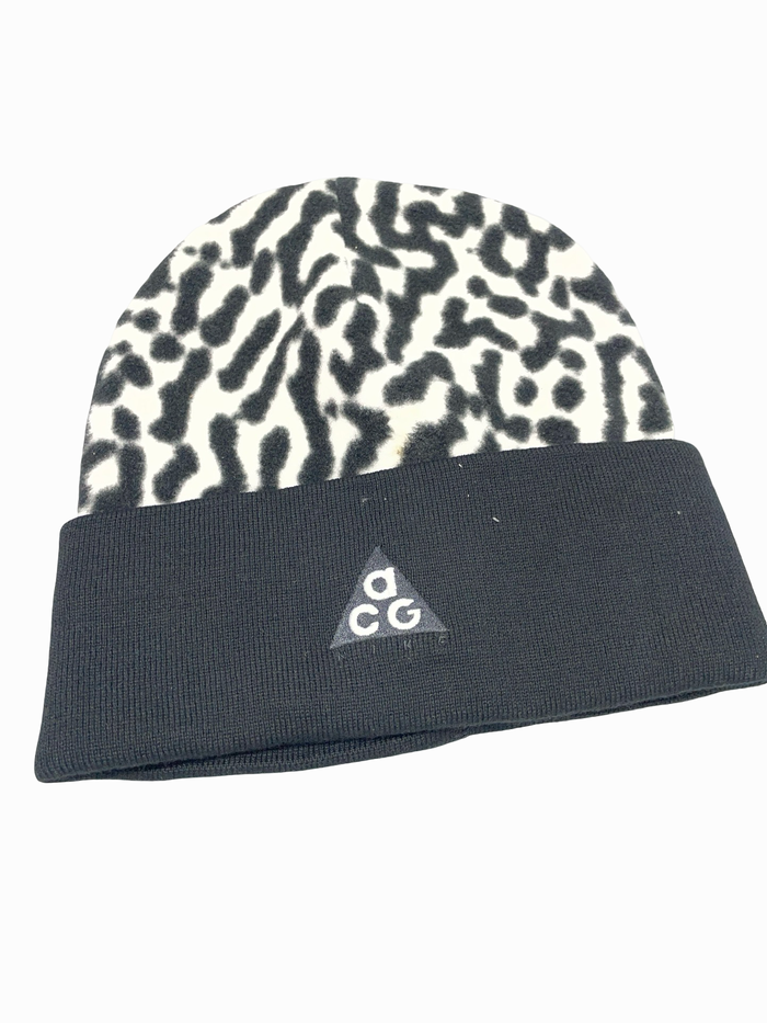 Hat (Small stain)