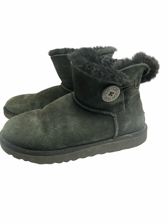 Women’s 9 Uggs