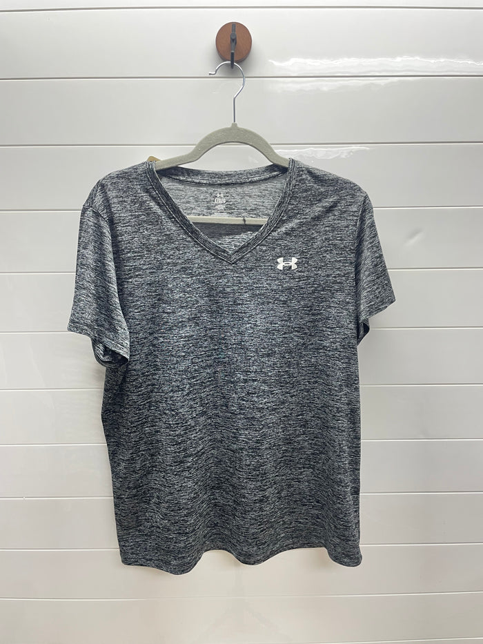 Women’s large UA tee