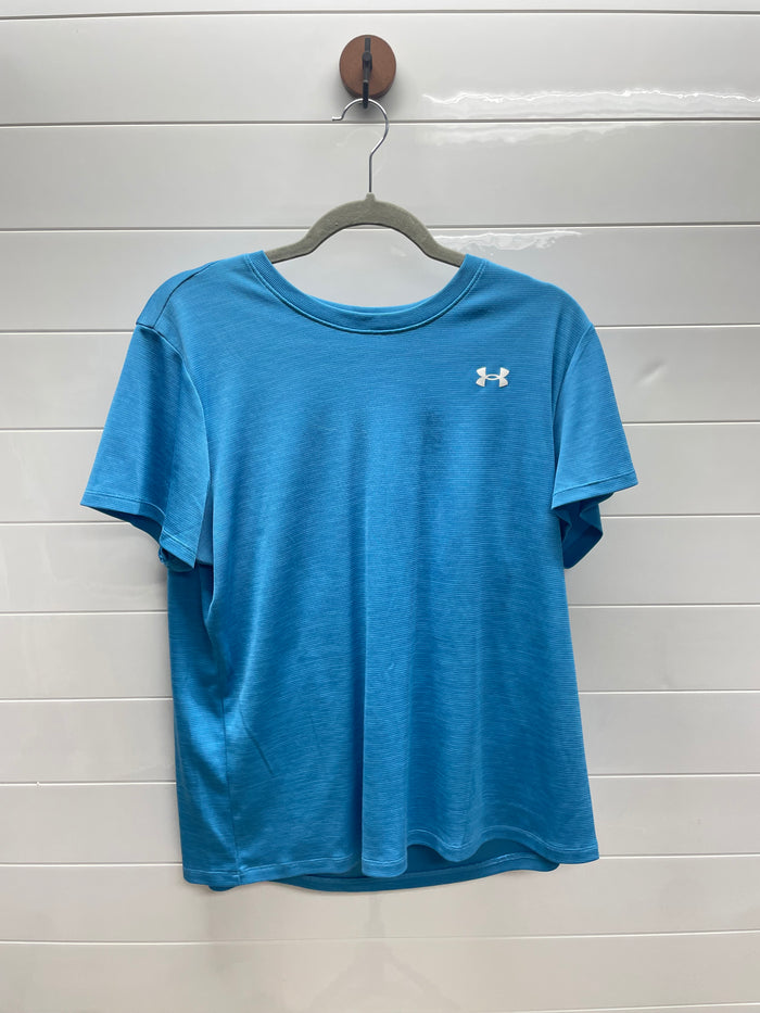 Women’s large UA tee